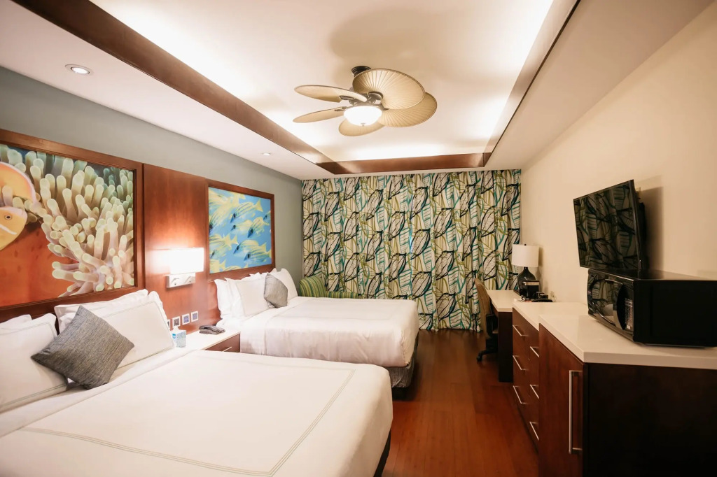 Surfrider Resort Hotel
