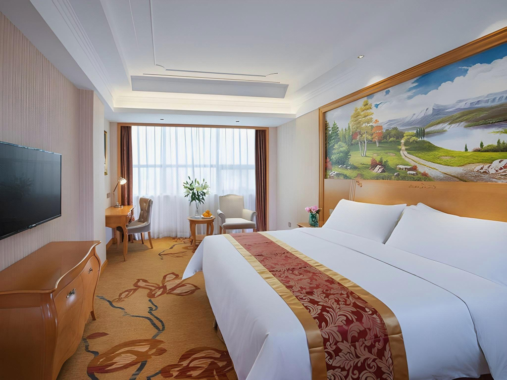 Venus Hotel Gongming Rainbow