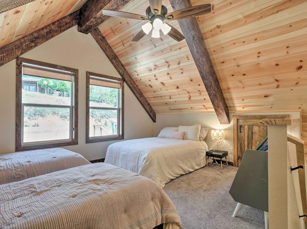 Woodsy Retreat: Modern Mi-Wuk Village Cabin