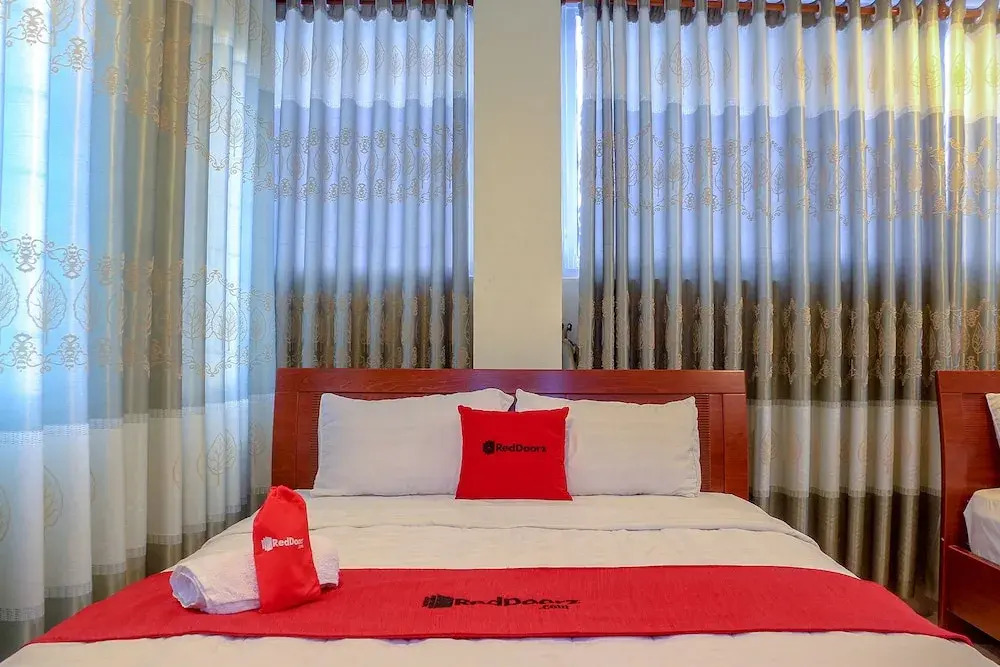 RedDoorz Plus  Dong Den Street