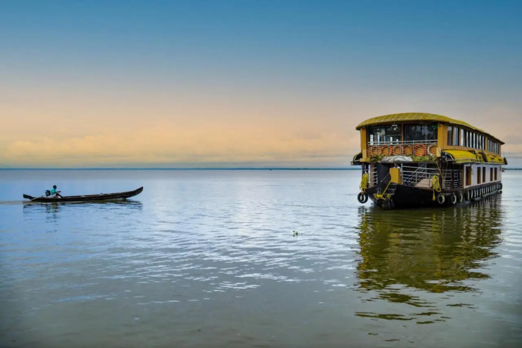 JCT Houseboats