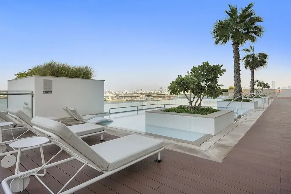 WelHome - Seaside Serenity: Spacious 1 BR in Maritime City