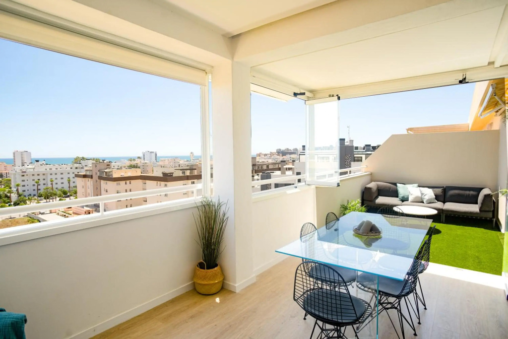 Beautiful apartment with 2 terraces, Pool & Beach