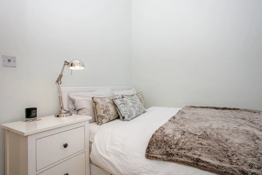 2 Bedroom Flat Near Shepherd's Bush Sleeps 4