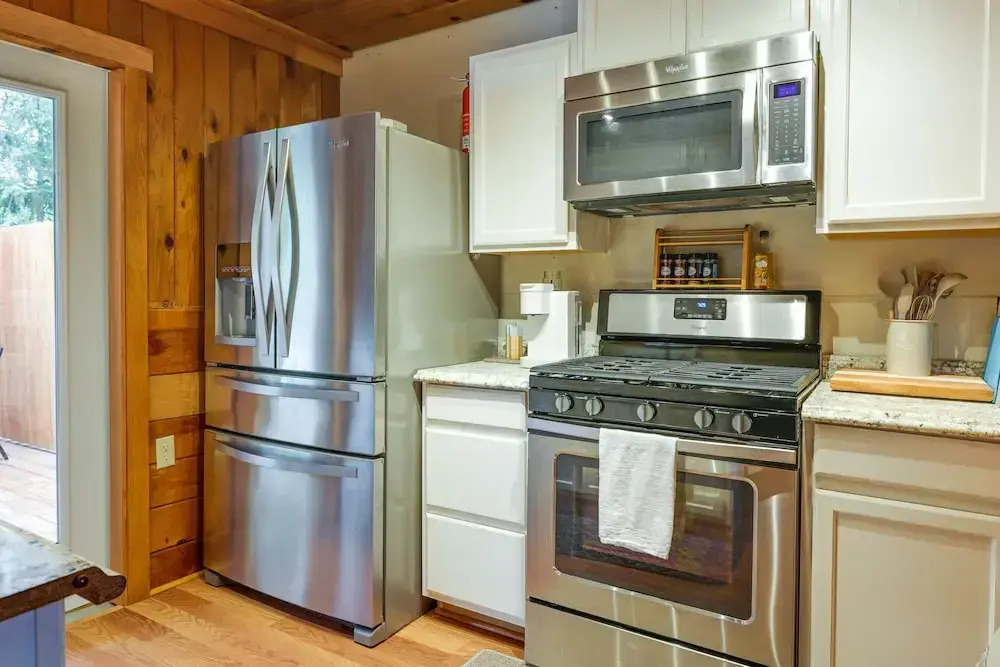 Fire Pit, Deck & Grill: Cozy Twain Harte Cabin!