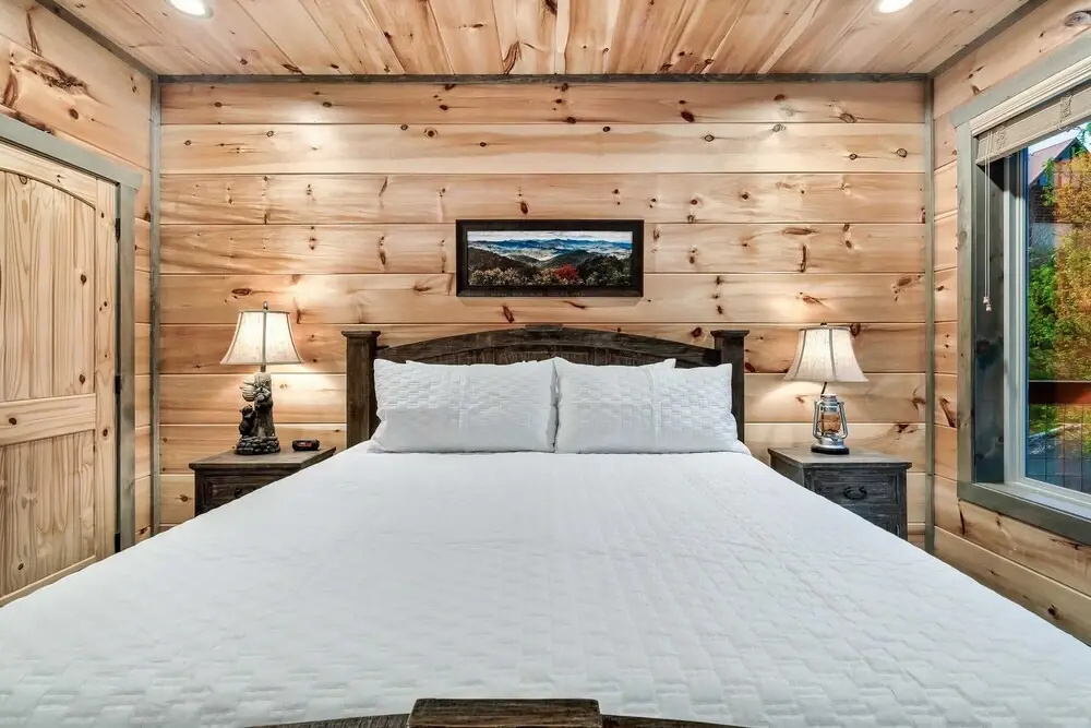 Smoky Horizon by Avantstay Game Room, Movie Theater, Deck w Hot Tub Views!