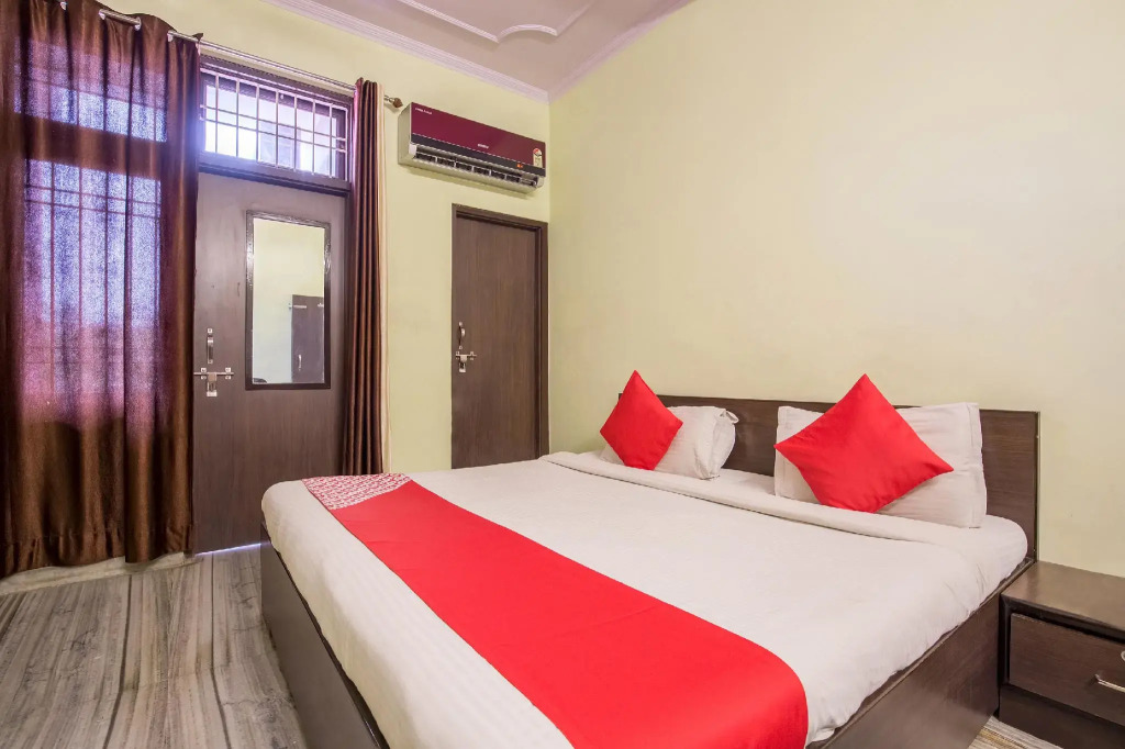 OYO 7794 Hotel Raghukul