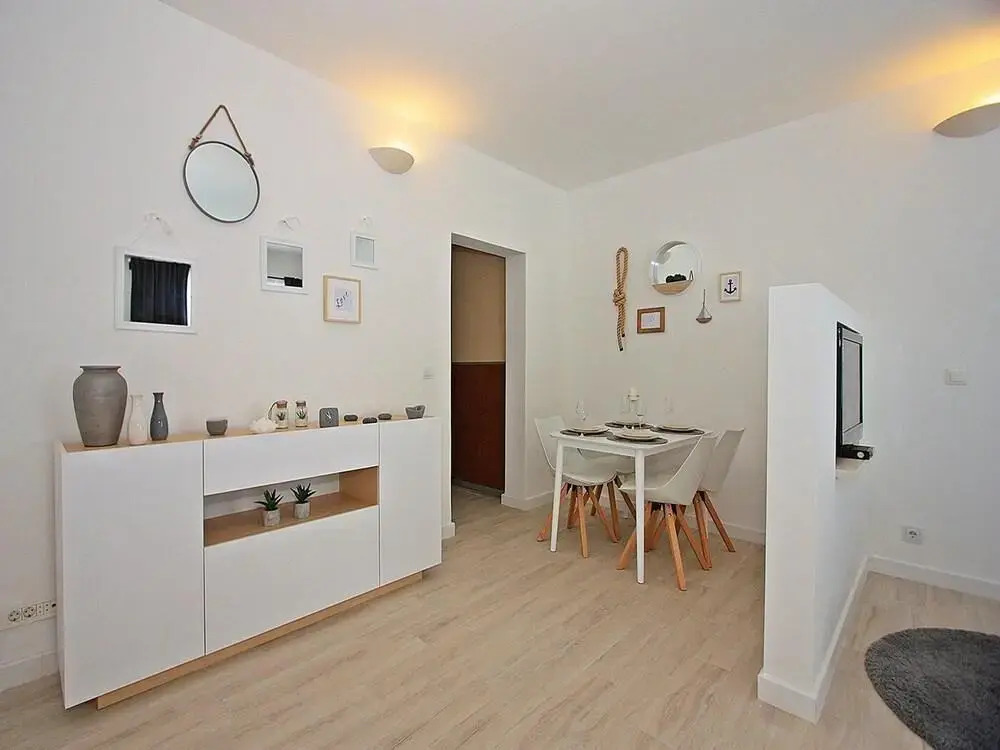 Apartments Tomy