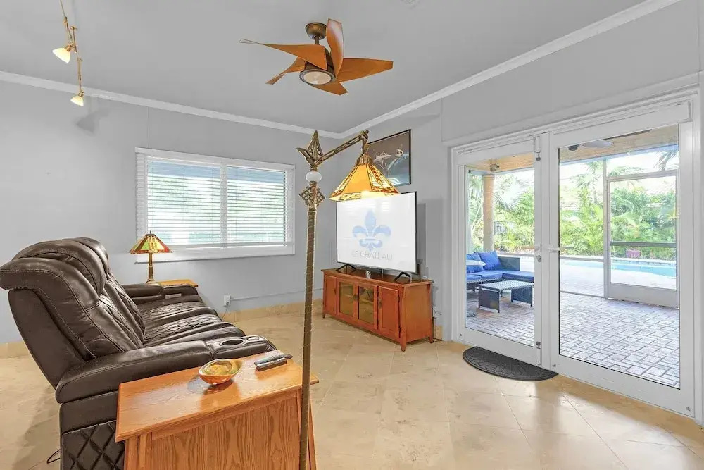 Chic 3BR Sanctuary Steps From The Drive Paradise
