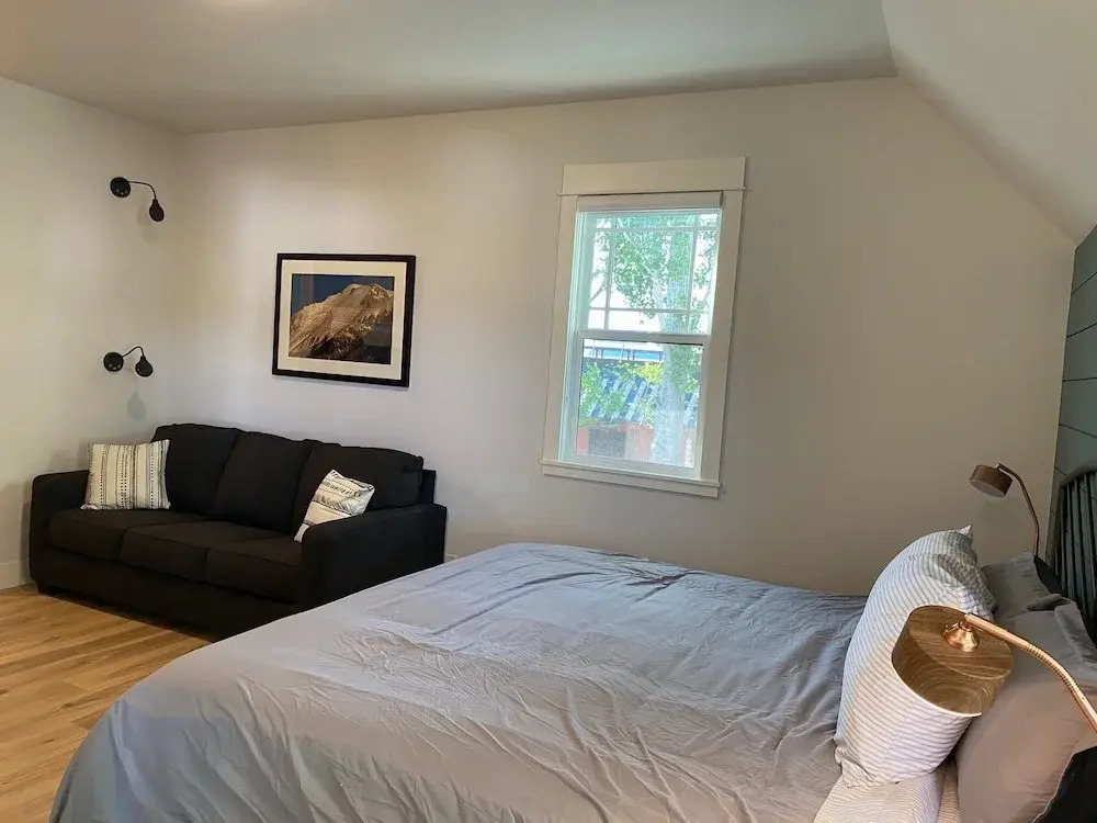 Eastside Guesthouse and Bivy