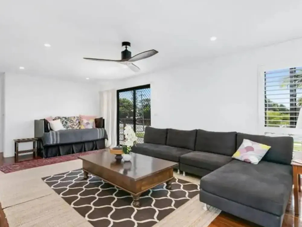 Spacious 2 Bedroom Townhouse In Southport