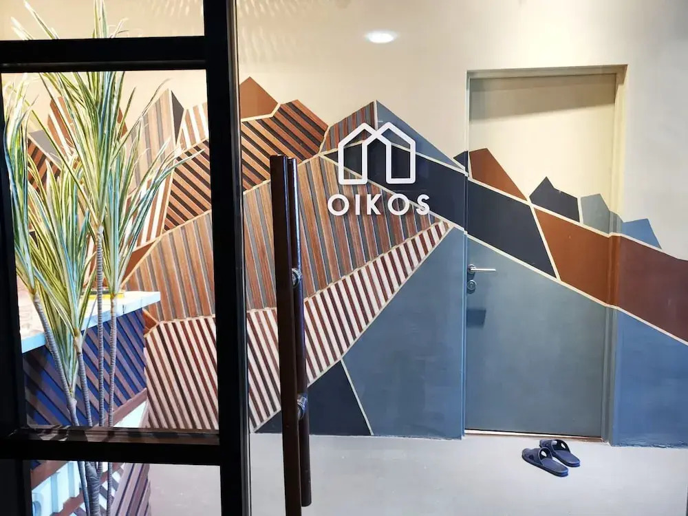 Oikos Poshtel