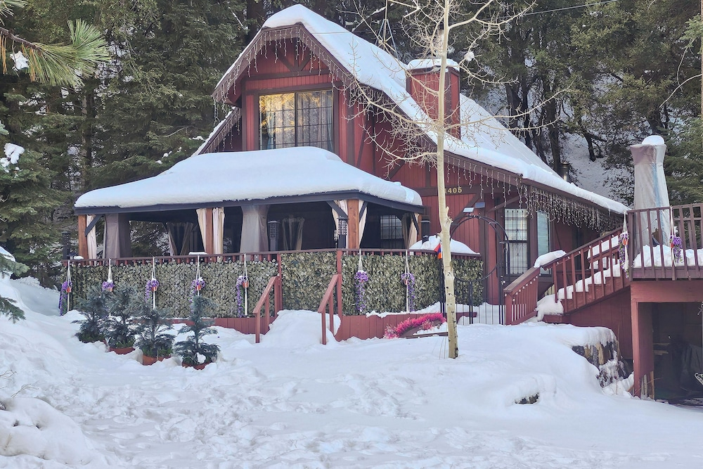 Outdoor Oasis in Pine Mountain Club! Cabin Getaway