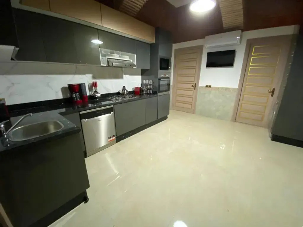 5 bedrooms villa with private pool enclosed garden and wifi at Marrakech