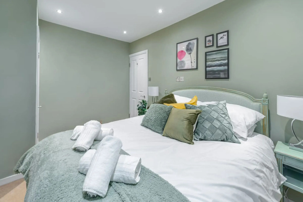 Stylish Shepherds Bush Flat
