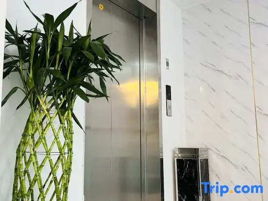 In the Mood for Love Business Hotel (Shuangliu Airport Sichuan University)