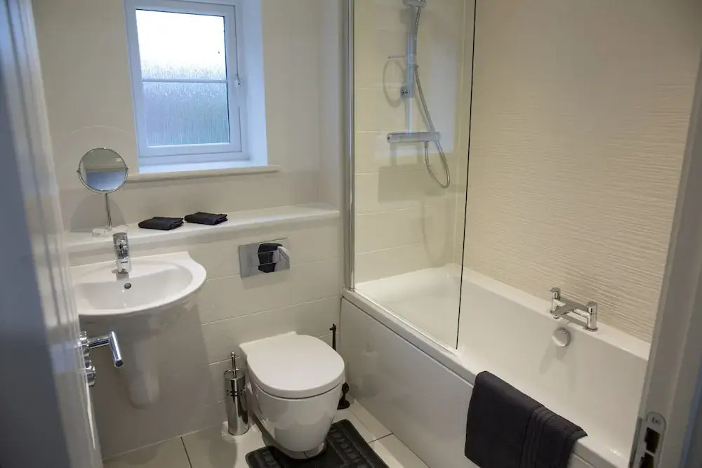 Modern House in Stratford Upon Avon With Private Parking Free Wifi Netflix