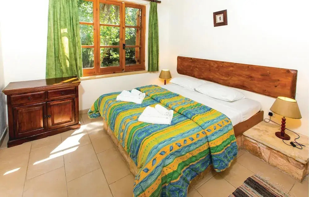 Beautiful Home in Miliou Paphos with Hot Tub, Sauna & 3 Bedrooms