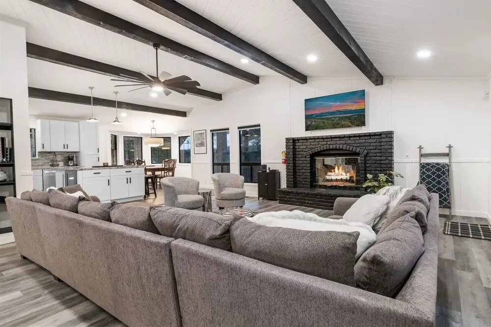 Beary Cozy Retreat - Newly Remodeled With Hot Tub And Game Room In Prime Location! 3 Bedroom Cabin