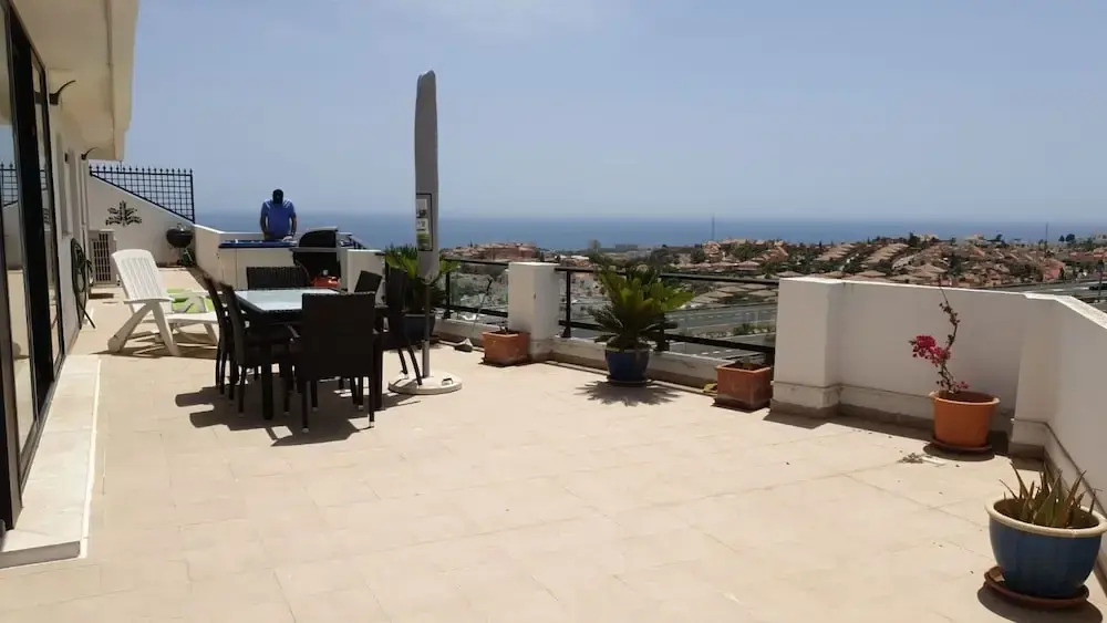 Hollywood Hills - Spectacular Penthouse Close to Golf With Large Terrace & Sea Views