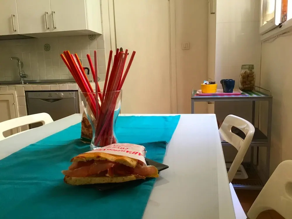 Neri 33 in Firenze With 3 Bedrooms and 2 Bathrooms