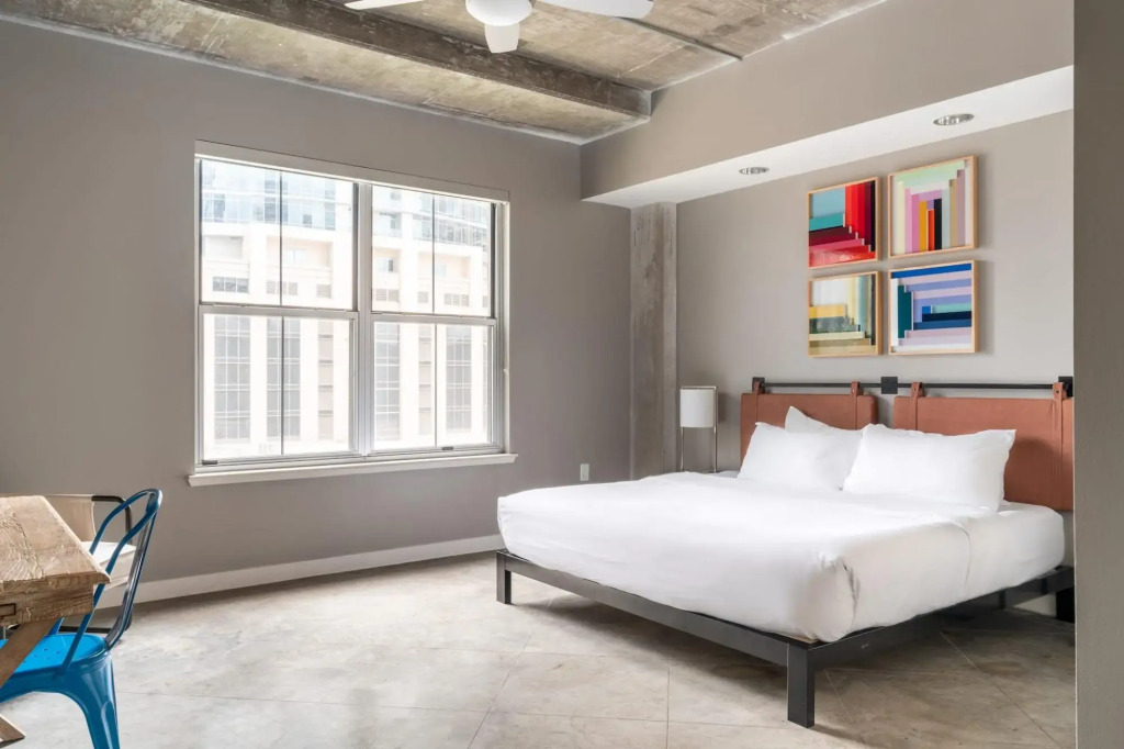 Austin Awesome 2BD 2BA Downtown Apartment
