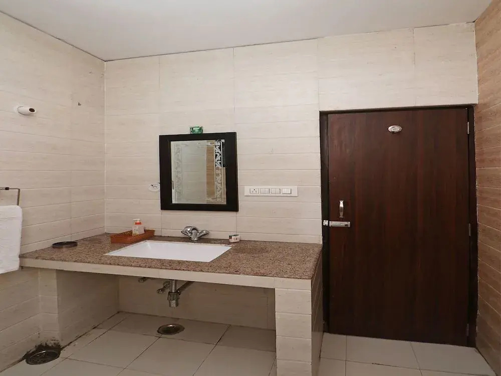 OYO 11878 Hotel De DS Plaza