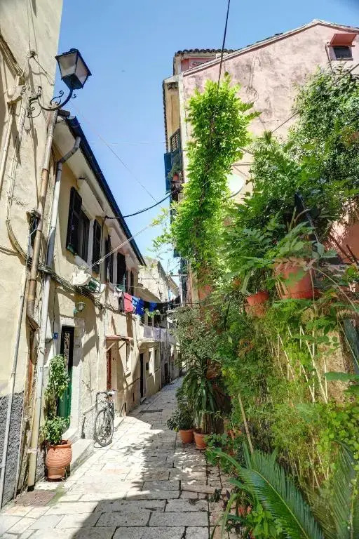 Luminous 2BD stone Apt in the alleys of Corfu town