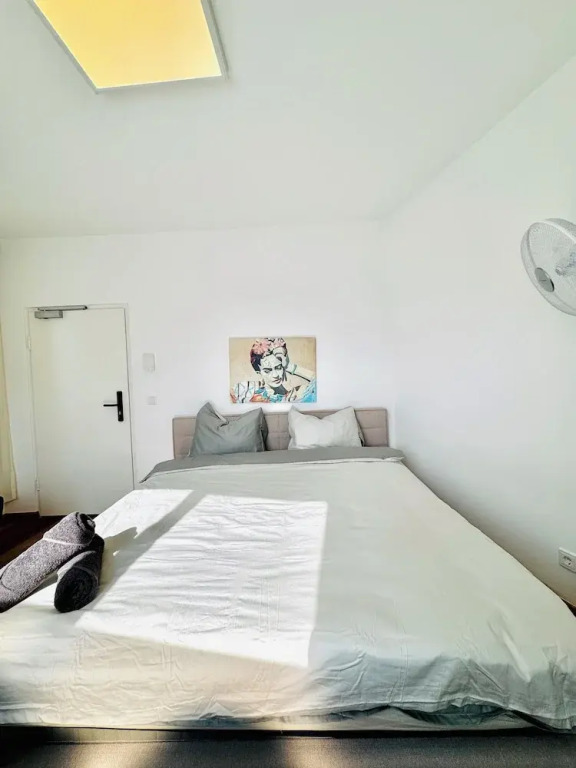 Comfortable Private Rooms in 5BR Apartment Near Kaufpark Alterlaa
