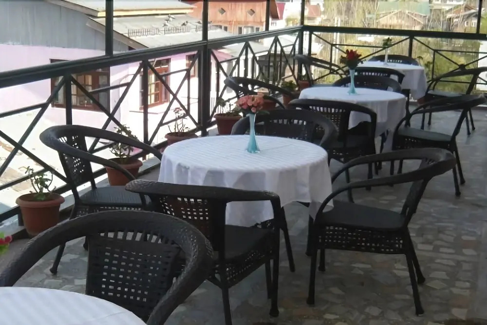 Hotel Akbar At Dal Lake Ghat Number 1