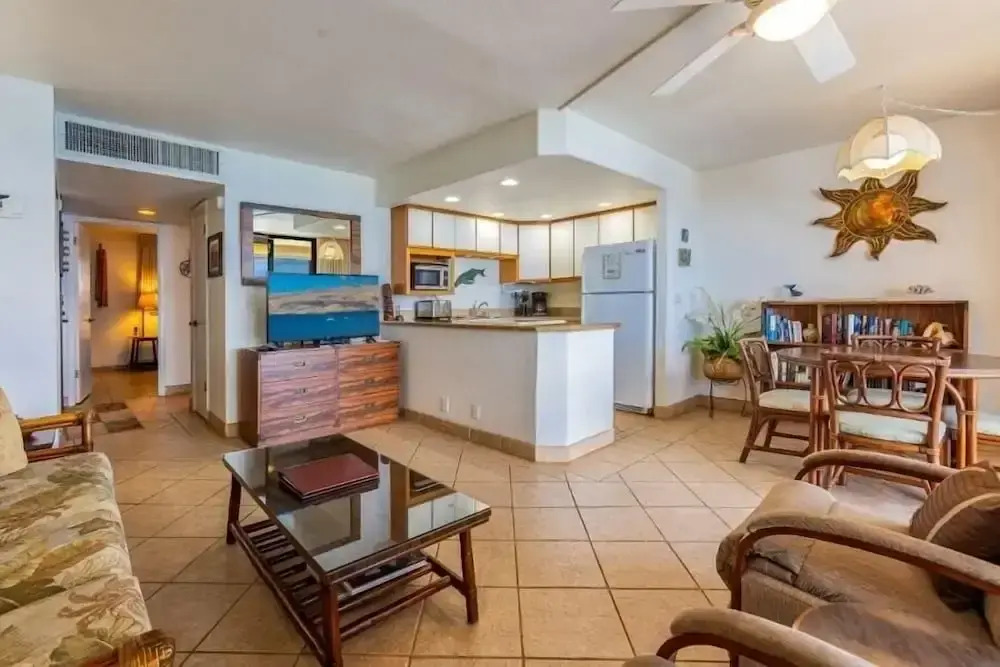 Kihei Beach, #507 1 Bedroom Condo by RedAwning