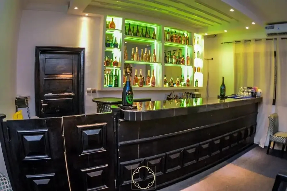 AMJ Hotel