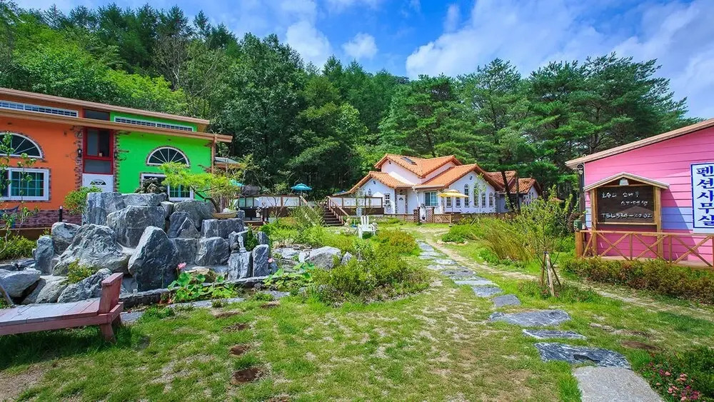 Fortune Lake and Pine Pension(포천 호수와소나무스파펜션)