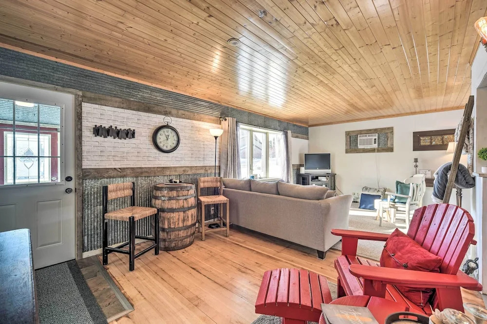 Family Home - Walk to Town & Balsam Lake