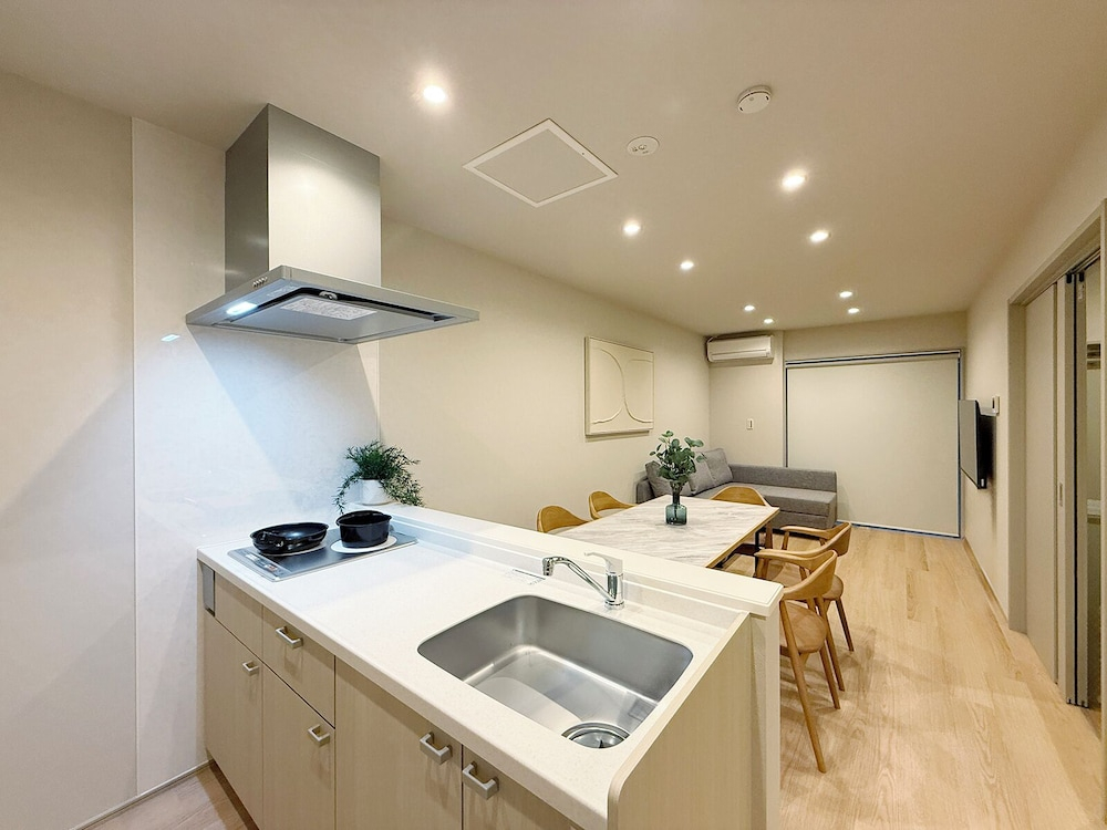 THE SAKAI SUITE by b hotel - New Spacious Apartments