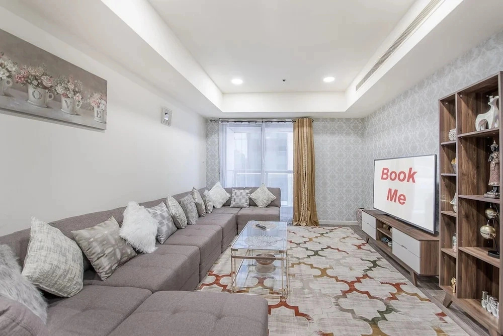 High-floor 2BR With Dubai Marina Views