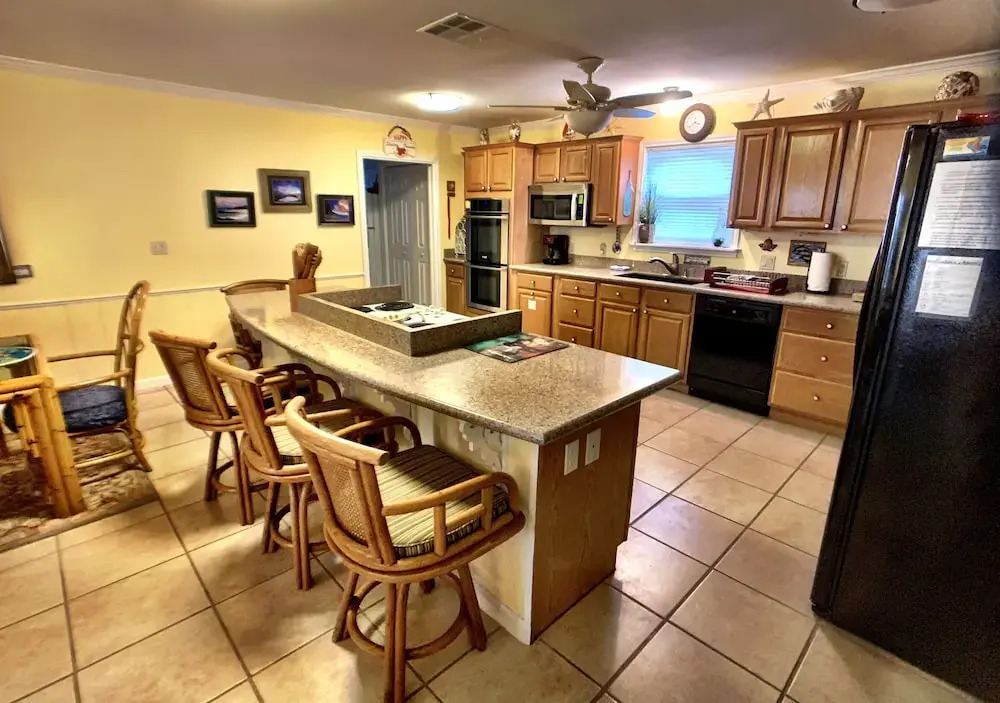 Family Ties - 3 Br Home