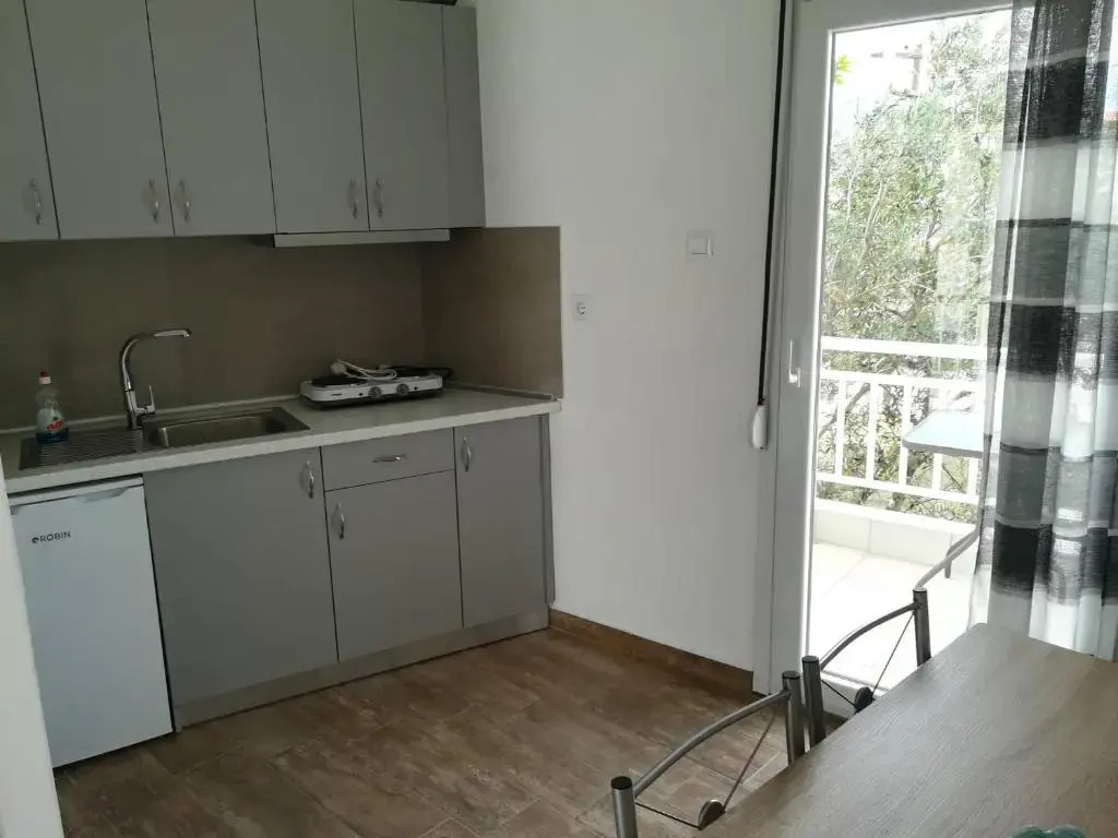 Gefyraki House