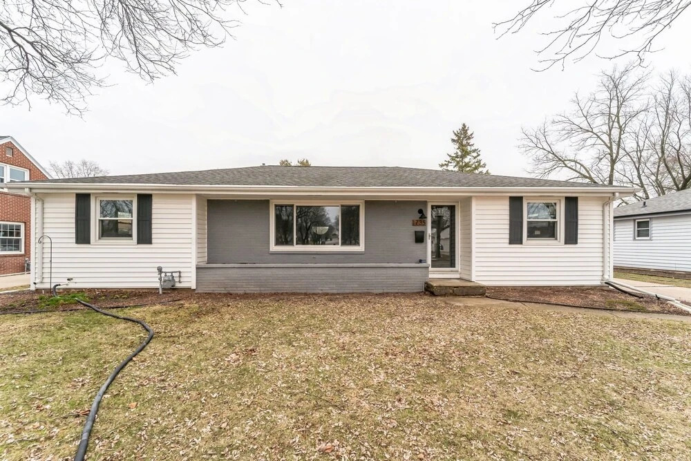 Titletown Hideaway: Spacious Boho 4 Bedroom Home by RedAwning