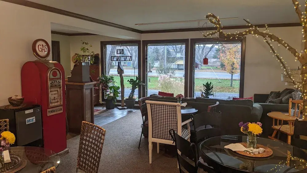 The Meadowlark Inn