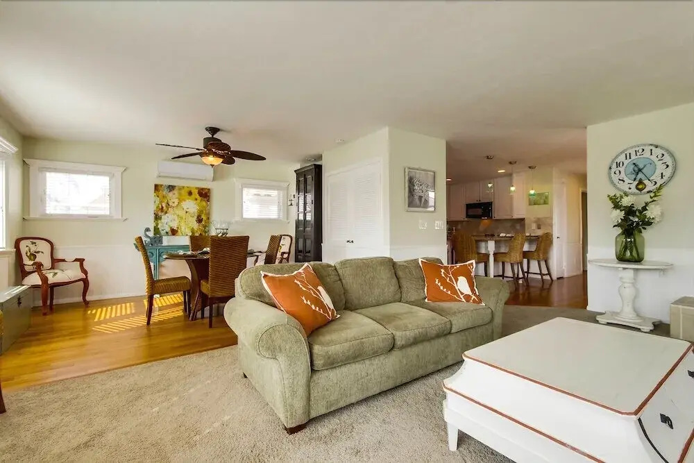 Big Pearl 2 Bedrooms 2 Bathrooms Condo