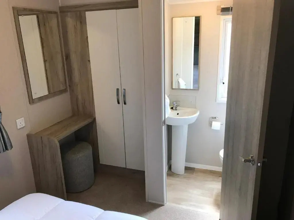 Luxury 3 Bedroom Caravan MC37, Shanklin, Isle of Wight