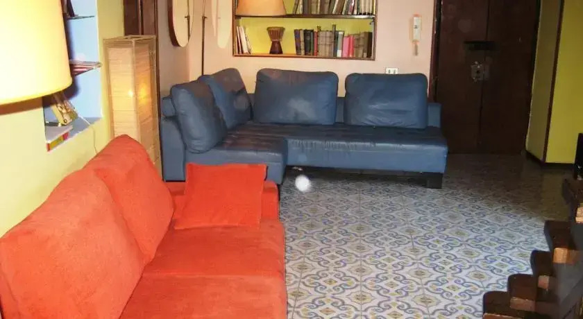 GoldenCube Guest House