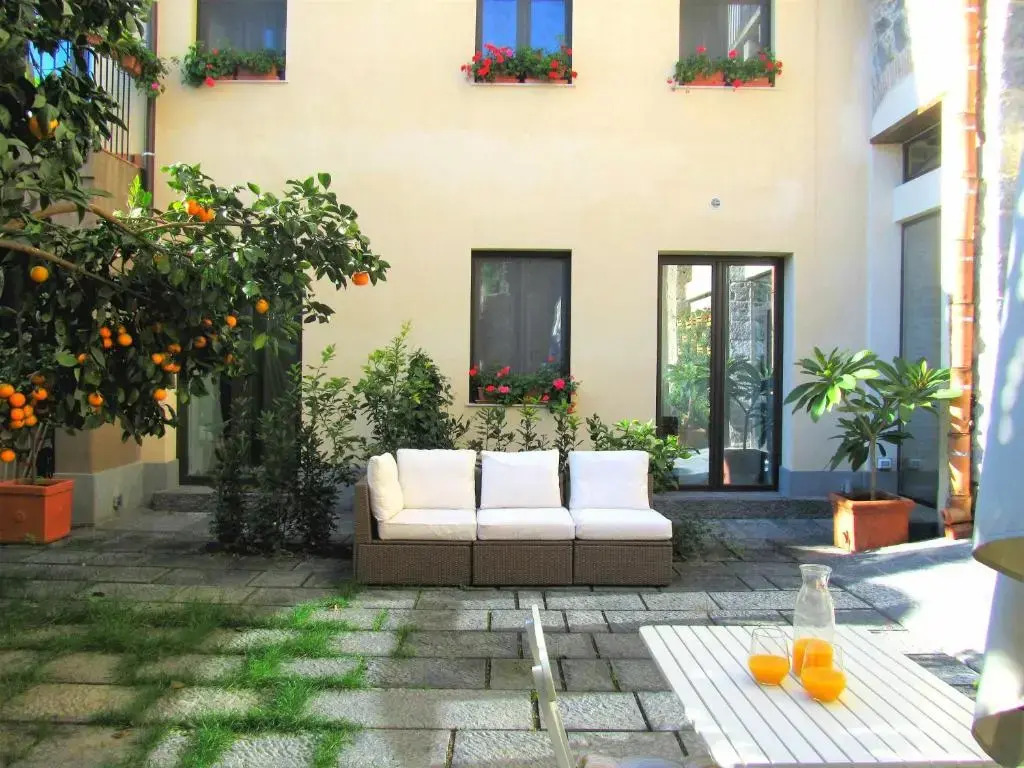 ComeinSicily Mansion House Lemon Court