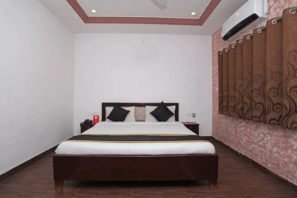 OYO 9984 Hotel Shiv Sagat