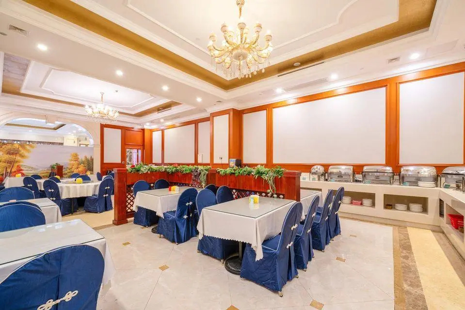 Vienna International Hotel (Shenzhen Bantian Yangmei Metro Station)