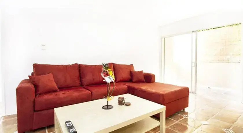 #6 Sunny Flat 3BR Melrose Ave