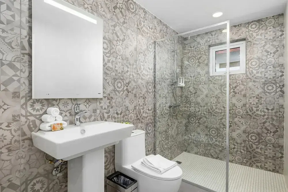 4BR 3BA Newly Built w Private Pool 5 min 2 Beach