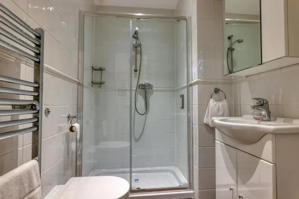 The Regency - Sea views and a modern art deco style interior