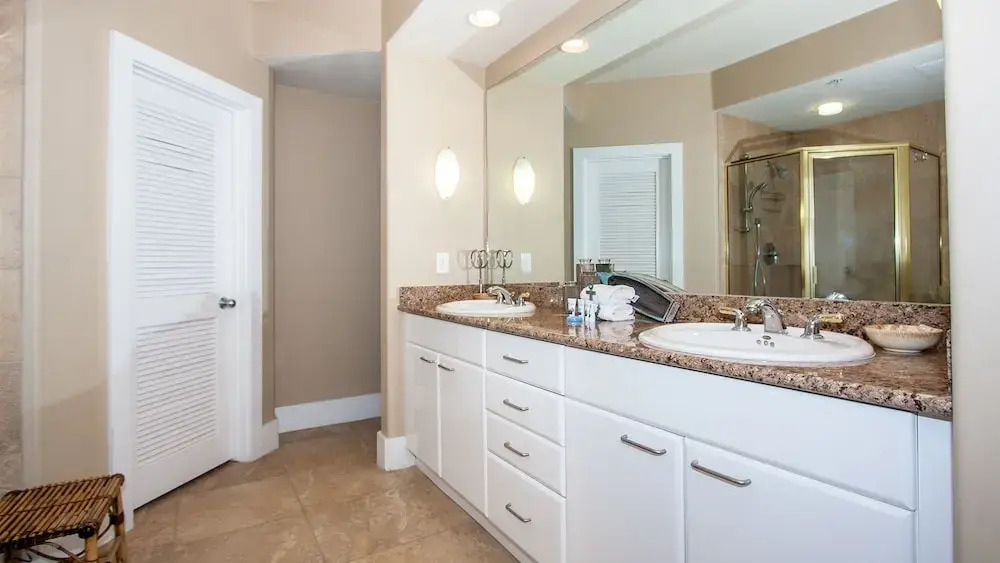 Luxurious Three Bedroom Unit - Unit Crd1011